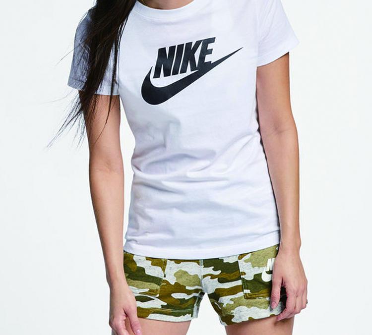 Nike Sportswear LogoT