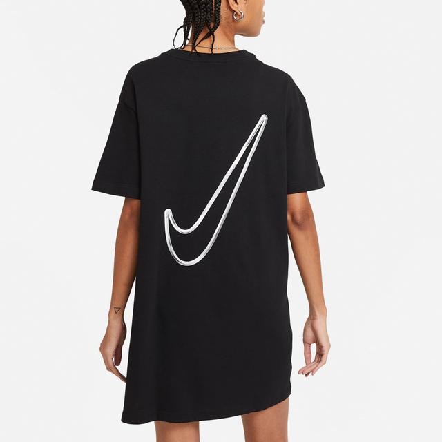 Nike Sportswear Swoosh Logo