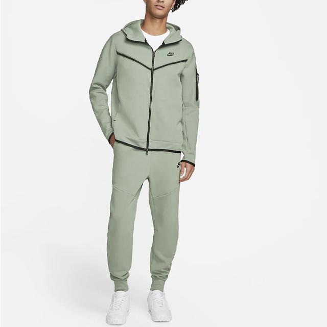 Nike Sportswear Tech Fleece Logo