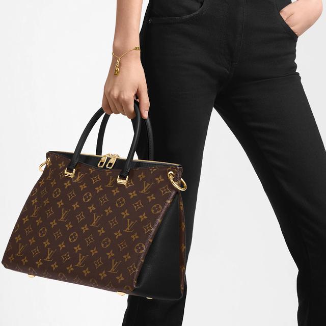 LOUIS VUITTON Pallas MM