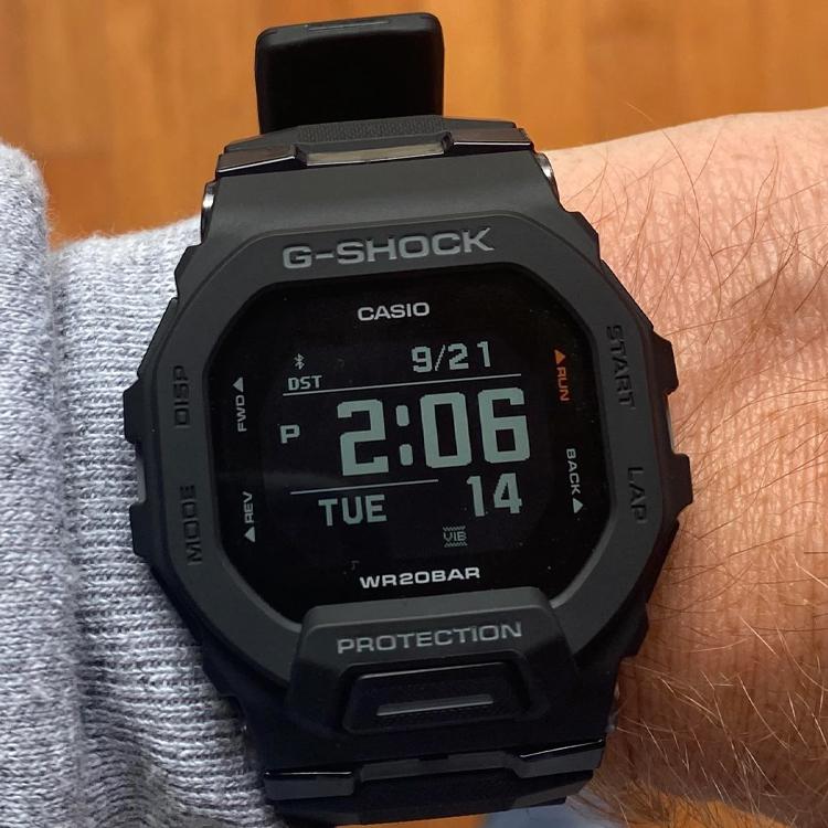 G-SHOCK G-SQUAD GPS LED GBD-200-1PR-person