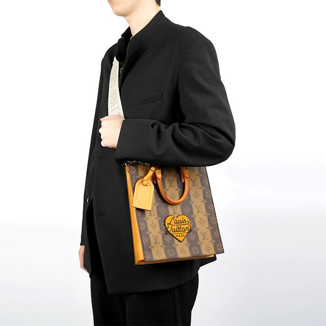 LOUIS VUITTON x NIGO Sac Plat