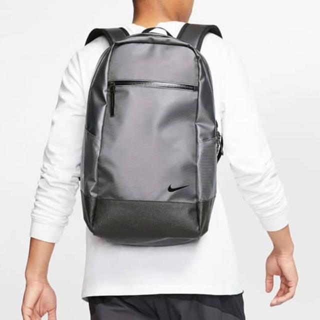 Nike Essential Backpack logo