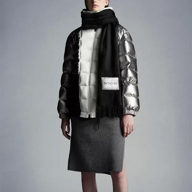 Moncler 21