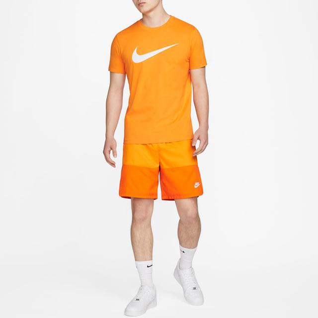 Nike Sportswear Swoosh LogoT