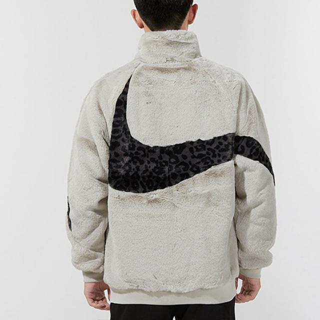 Nike Sportswear Swoosh Logo