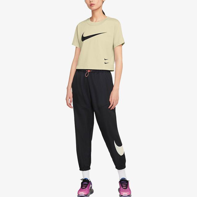 Nike Sportswear Swoosh LogoT