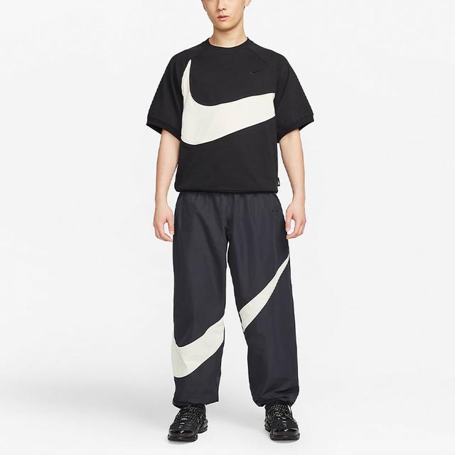 Nike Sportswear Swoosh LogoT