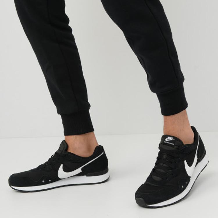 Nike Venture Runner