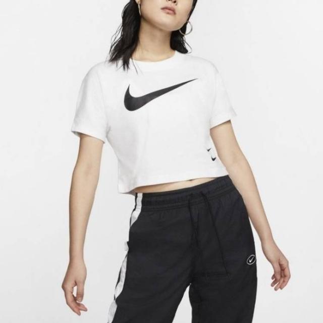 Nike Sportswear Swoosh LogoT