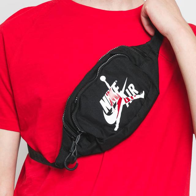 Jordan Crossbody Jumpman logo