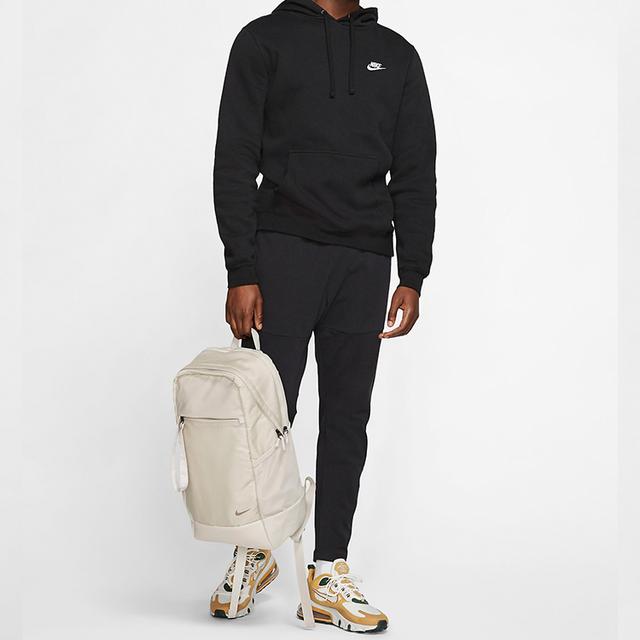 Nike Sportswear Essentials