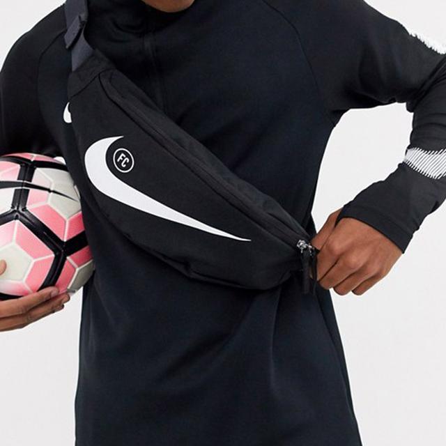 Nike F.C. HIP PACK. logo