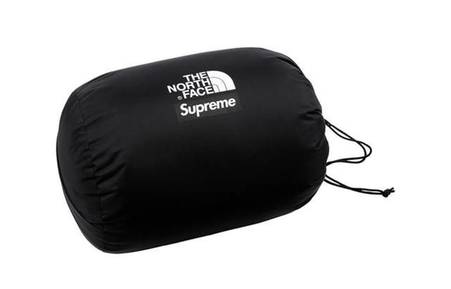 Supreme x The North Face Mountain Nupste Blanket