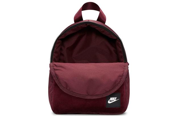 Nike Sportswear Essentials