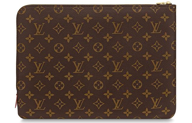 LOUIS VUITTON Etui Voyage