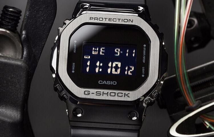 G-SHOCK5600 GM-5600B-1PR-person