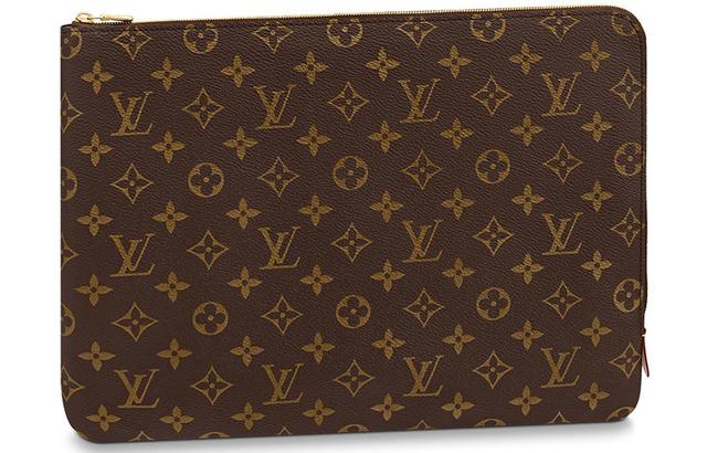 LOUIS VUITTON Etui Voyage