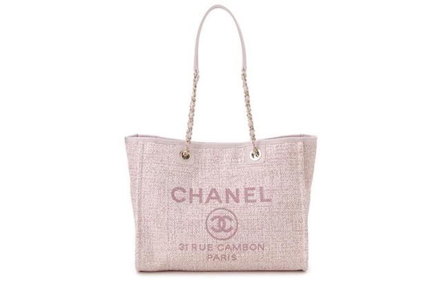 CHANEL Tote