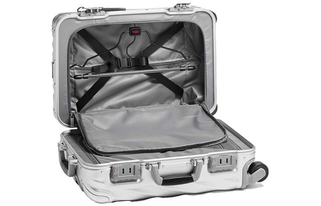 TUMI 19 Degree Aluminum