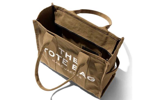 MARC JACOBS The Traveler Logo Tote