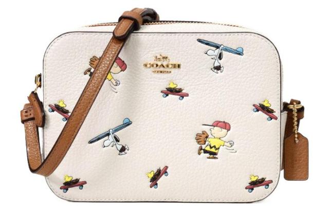 COACH X Peanuts Camera 18 Snoopy