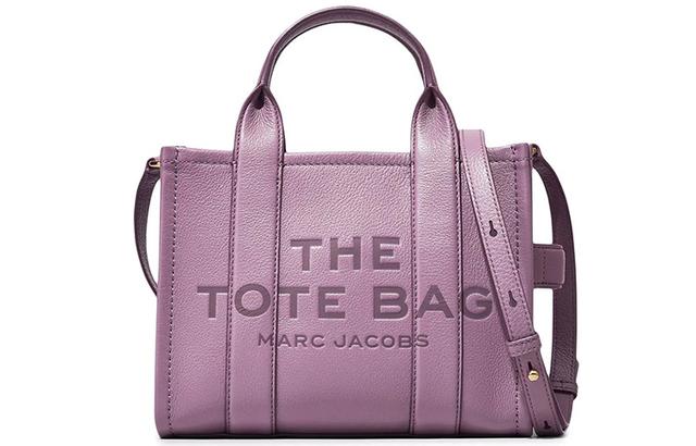 MARC JACOBS The Traveler logo