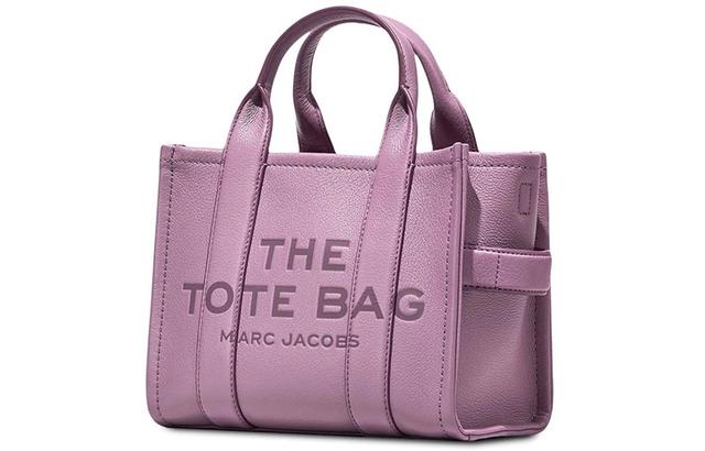 MARC JACOBS The Traveler logo