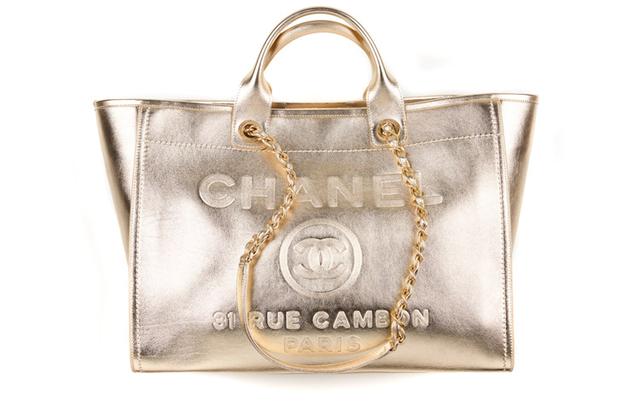 CHANEL Tote