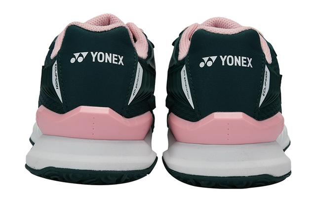 YONEX