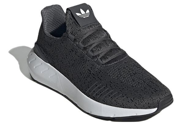 adidas originals Swift Run 22