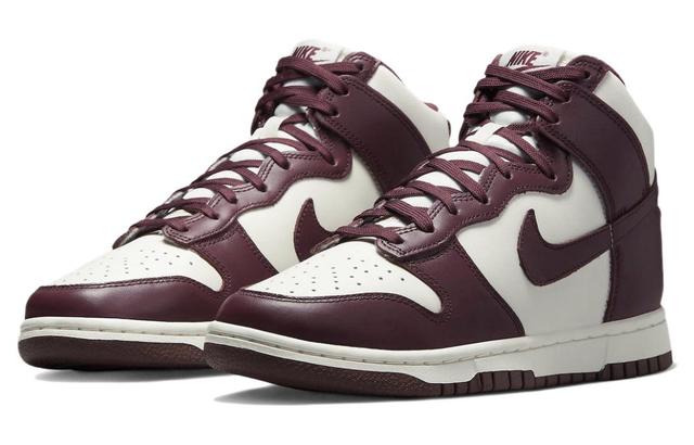 Nike Dunk burgundy crush