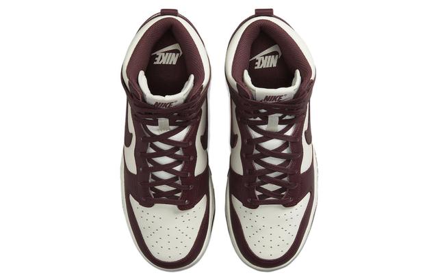 Nike Dunk burgundy crush