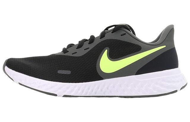 Nike REVOLUTION 5