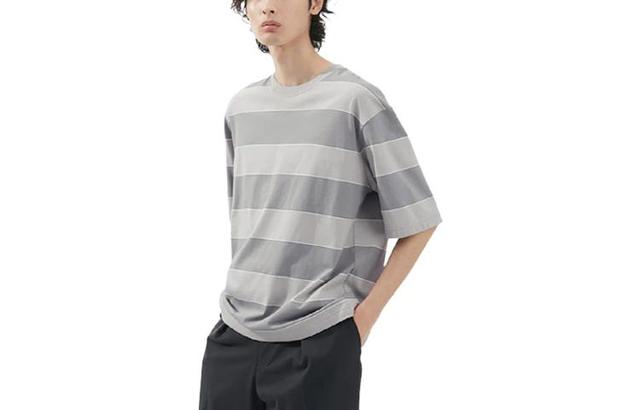 UNIQLO SS23 U T