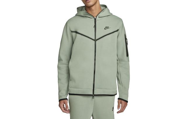 Nike Sportswear Tech Fleece Logo