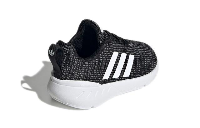 TD adidas originals Swift Run 22