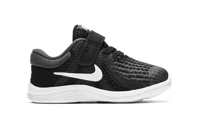 Nike REVOLUTION 4 4