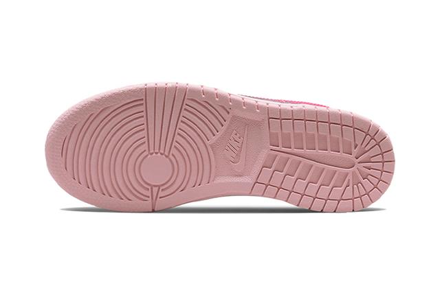 Nike Dunk Low "Triple Pink"