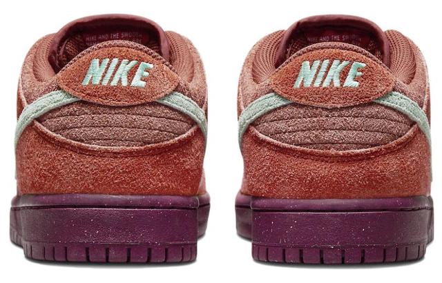 Nike Dunk SB "Mystic Red and Rosewood"