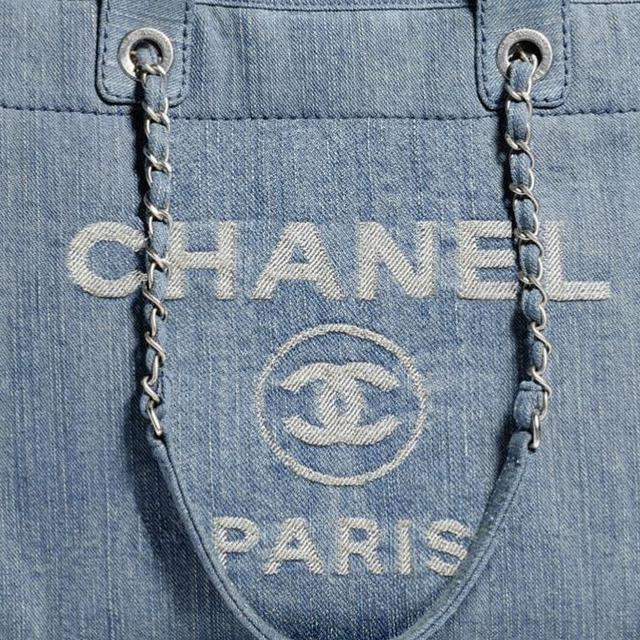 CHANEL Tote