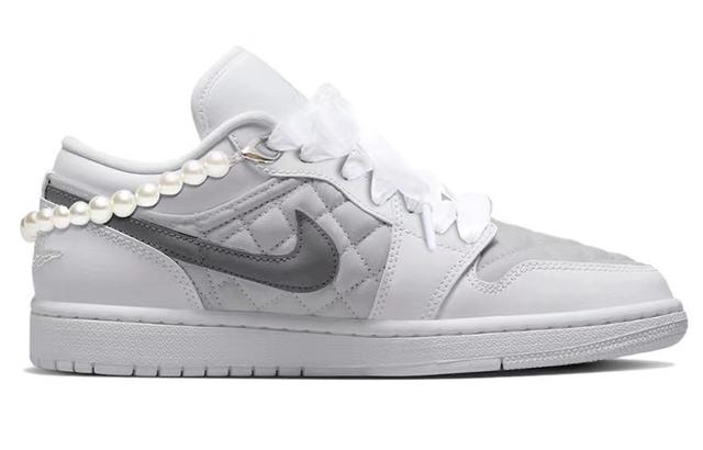 Jordan Air Jordan 1 Low quilted triple white