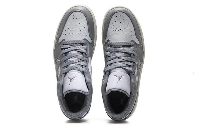 Jordan Air Jordan 1 Low "Stealth and White"