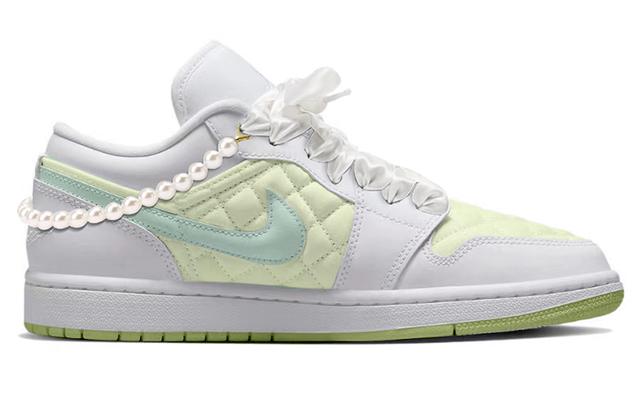 Jordan Air Jordan 1 Low quilted "triple white"