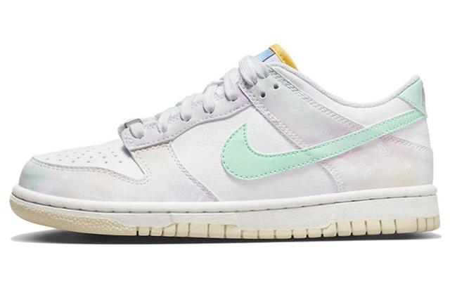 Nike Dunk Low baby pink