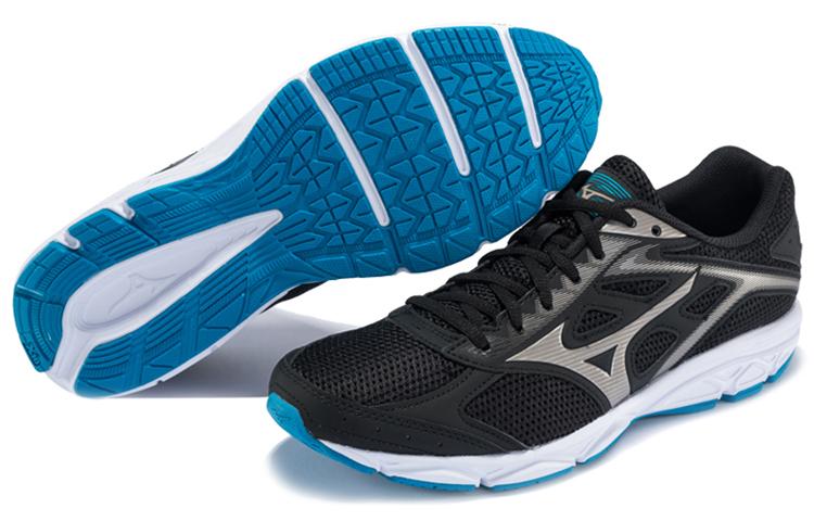 Mizuno Spark 4