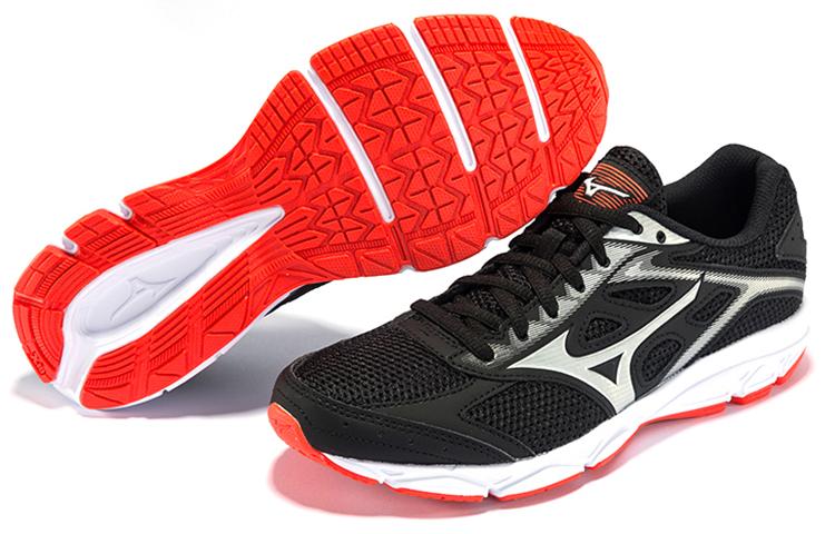 Mizuno Spark 4