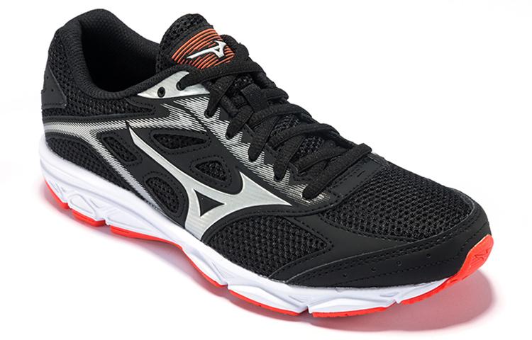 Mizuno Spark 4