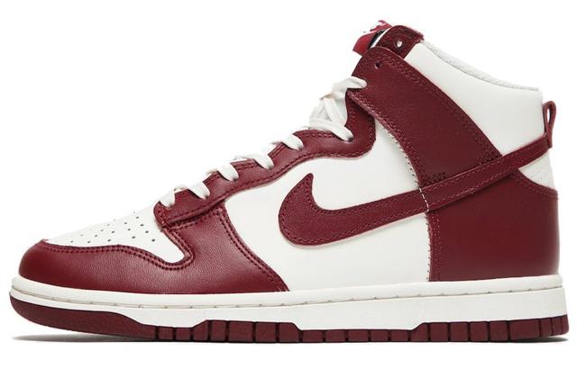 Nike Dunk "Team Red"