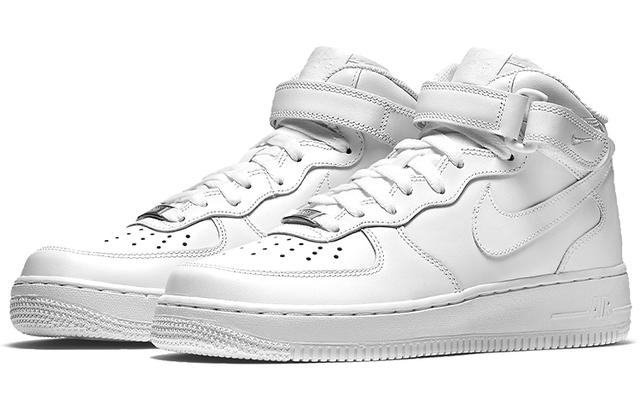 Nike Air Force 1 07 LE